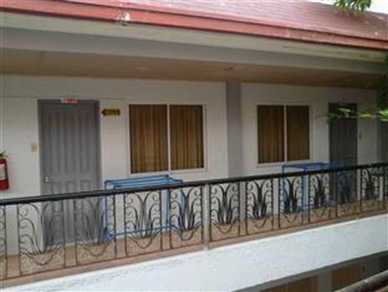 Queen\'S Beach Resort Manoc-Manoc Екстер'єр фото