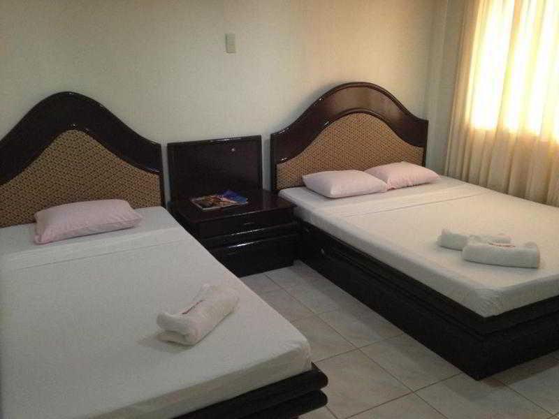 Queen\'S Beach Resort Manoc-Manoc Екстер'єр фото