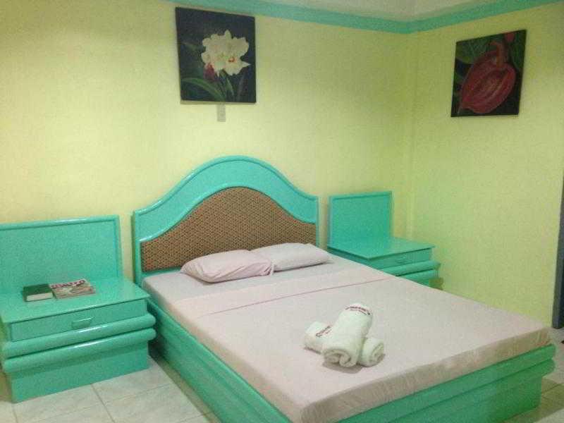 Queen\'S Beach Resort Manoc-Manoc Екстер'єр фото